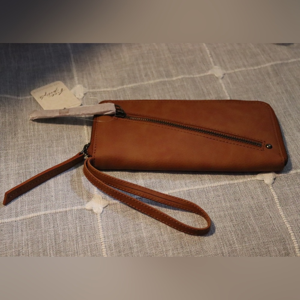 Free People tan wristlet, vegan leather - Picture 3 of 9